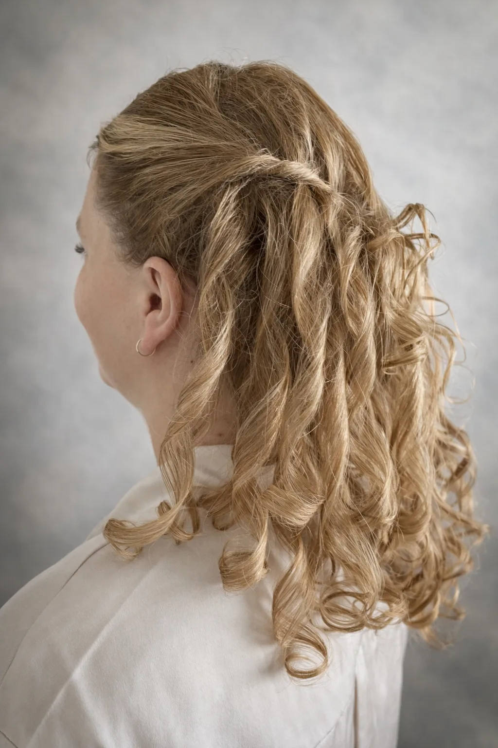 Elegant blonde half-up curls